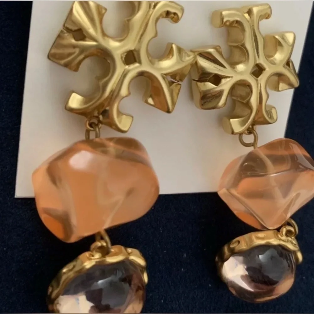 Designers Brands For Customers That Love To Wear Casual and Elegant Accessories;